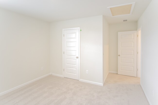 Building Photo - 331 Hillwood Ct