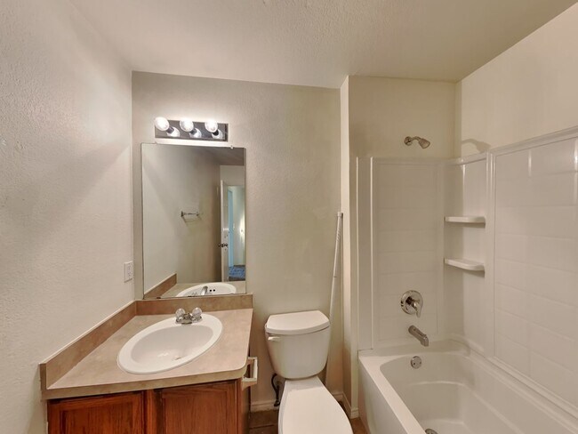 Building Photo - 10661 Traymore Dr