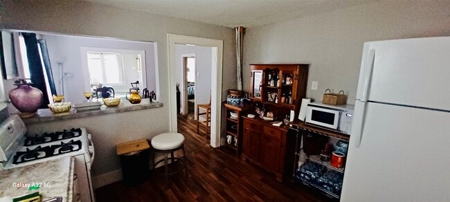 Building Photo - 610 Caplin St