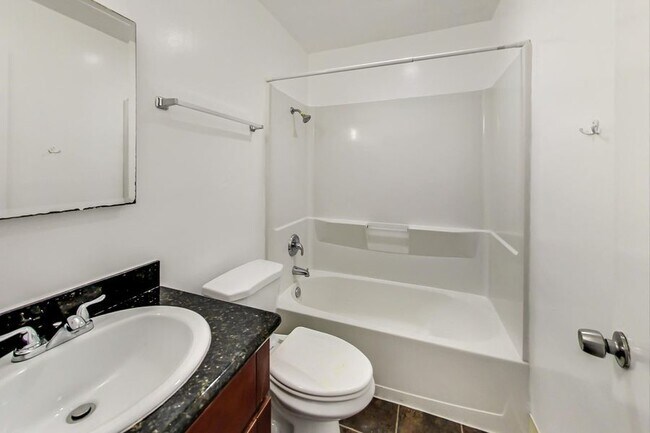 Building Photo - Updated Apartment near BART.  6 Weeks Free!