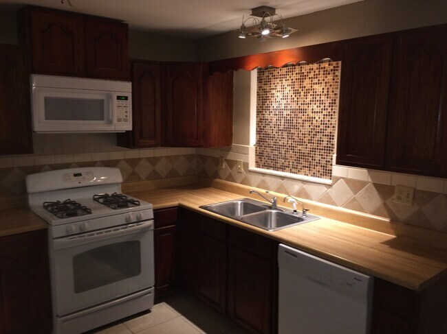 Building Photo - 201 Desoto St