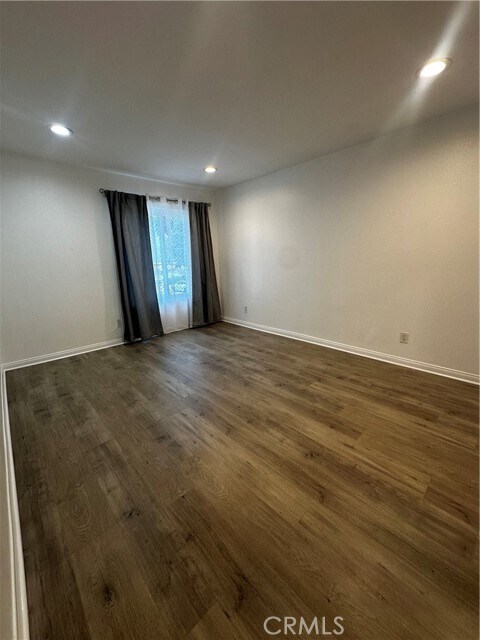 Building Photo - 5500 Owensmouth Ave