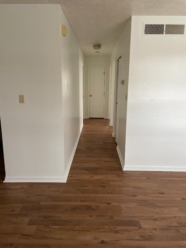 Building Photo - 98 Andrea Dr