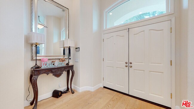 Building Photo - 4950 Densmore Ave