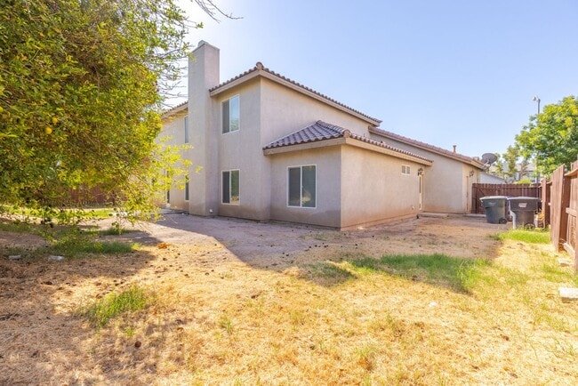 Building Photo - Stunning 4-Bedroom Home for Rent in Brawley!