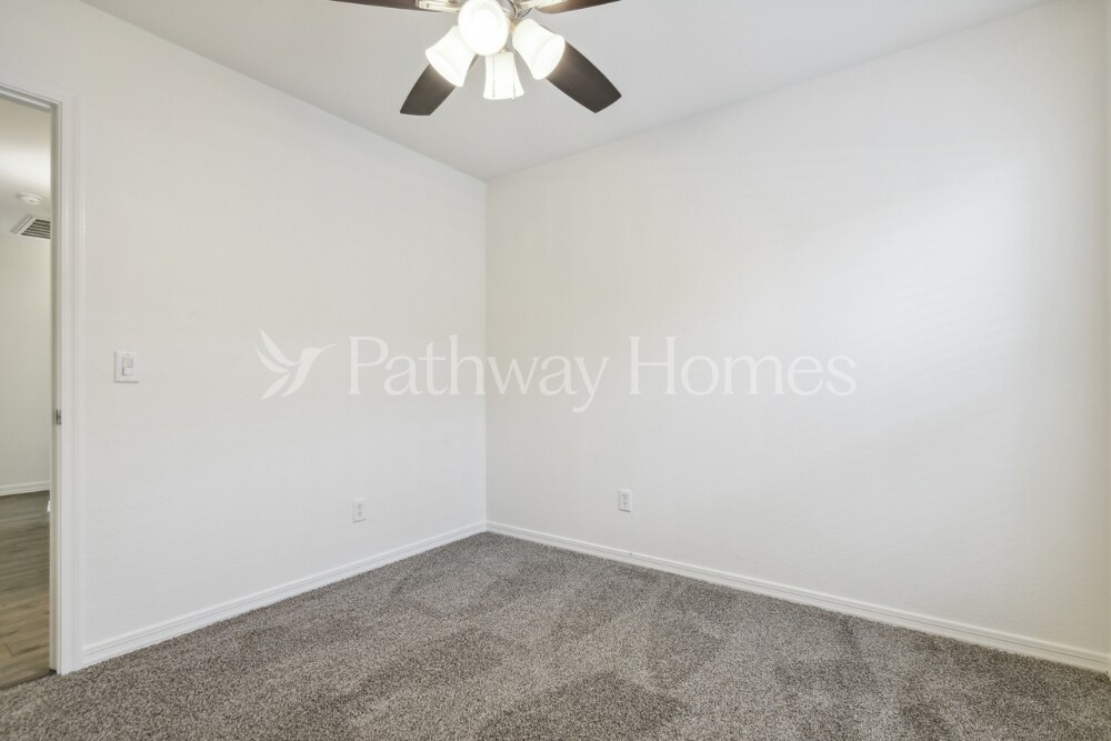 Building Photo - 207 W Latona Rd