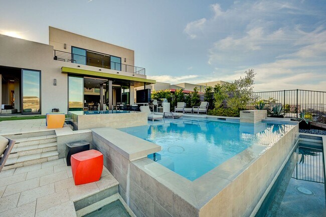 Building Photo - Amazing Golf Course and Las Vegas Valley V...