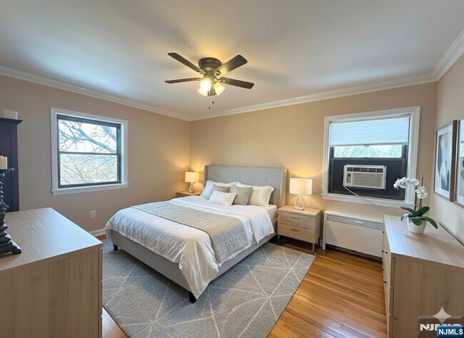 Building Photo - 3091 Edwin Ave