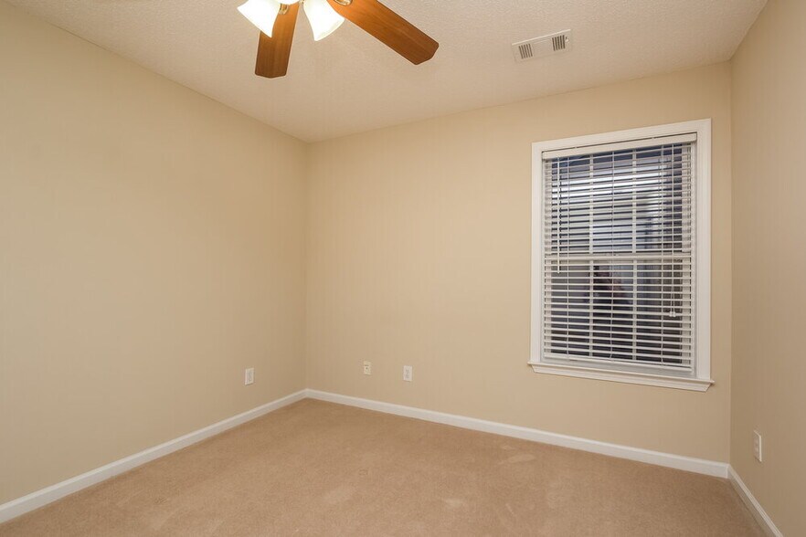 Building Photo - 4425 Ridgefair Dr
