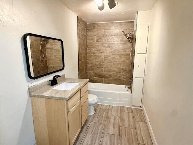 Building Photo - 408 5th St