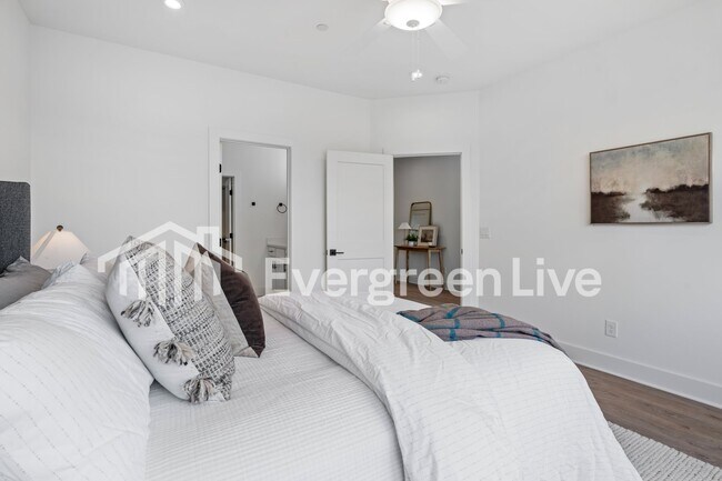 Building Photo - 129 Leggo Ave