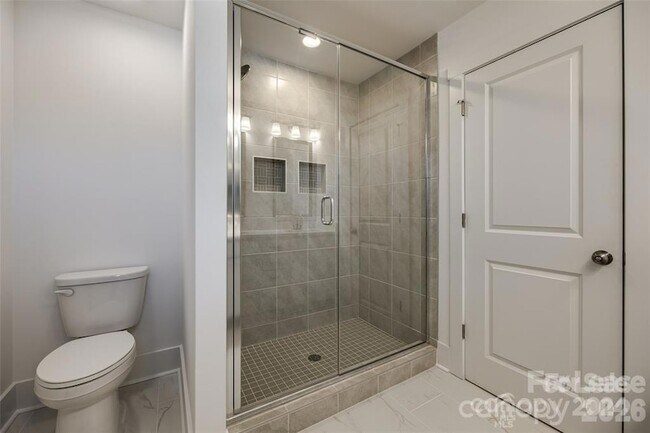 Building Photo - 1237 Eastway Dr