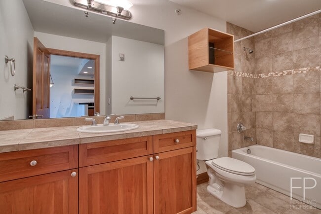 Building Photo - Highlands Green Lodge!  Updated One Bedroo...