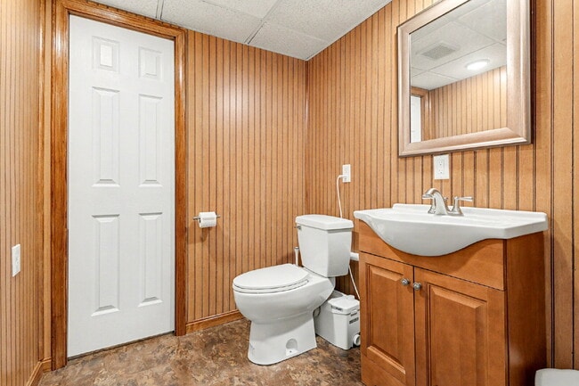 Building Photo - Charming 3-Bed Home - $1850/ month