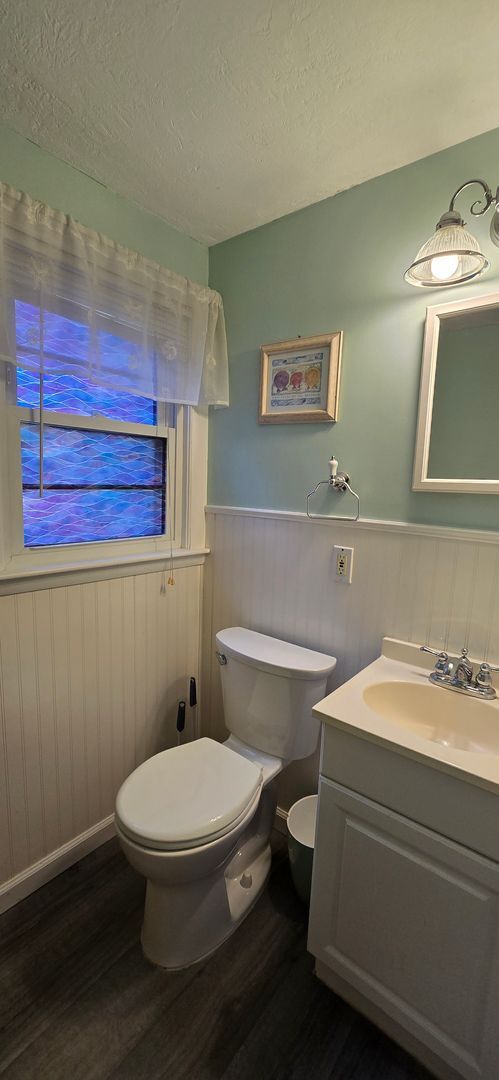 Building Photo - 2 bedroom ,1 bathroom unit at historic Rou...