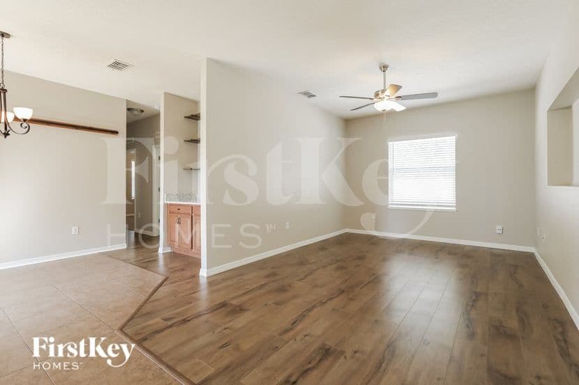 Building Photo - 6 Llobell Pl