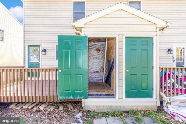 Building Photo - 1552 Crest View Ave