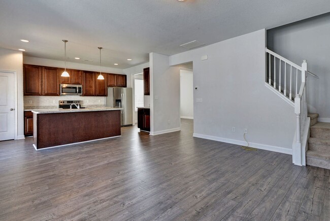 Building Photo - Immaculate End-Unit Townhome