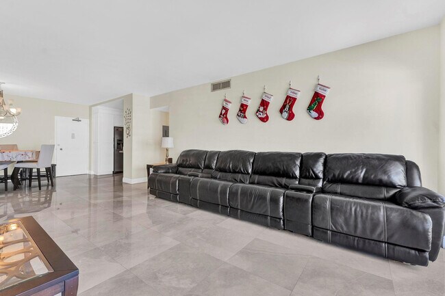 Building Photo - 1980 S Ocean Dr