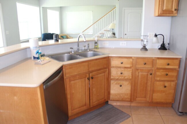 Building Photo - Furnished Riverview Home w/ Pool