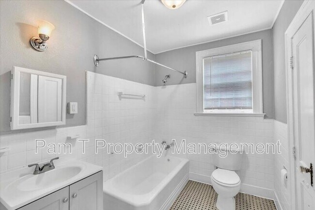 Building Photo - 740 E.45th St. #2