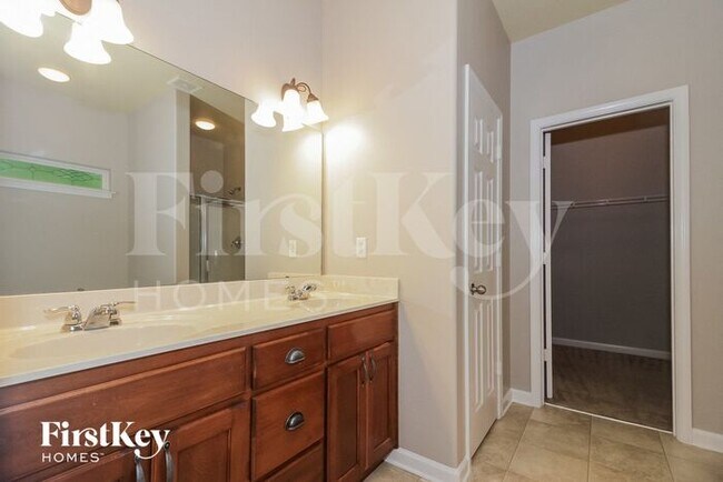 Building Photo - 6111 Lubiani Valley Dr