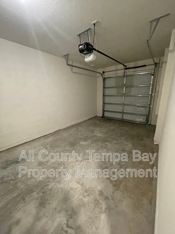 Building Photo - 33061 Major Oak Dr