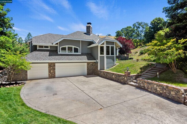 Building Photo - 2324 Saddleback Dr