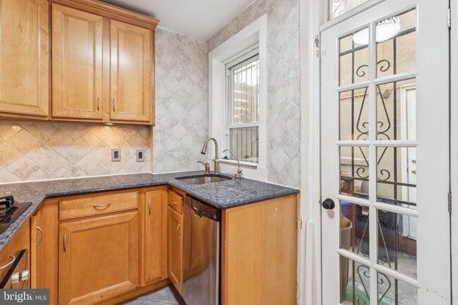 Building Photo - 1830 Manning St