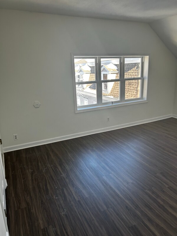 Building Photo - 533 Middle St