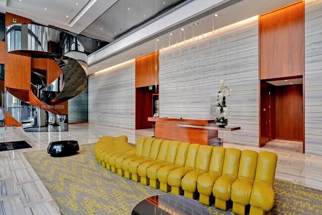 Building Photo - 1300 Brickell Bay Dr