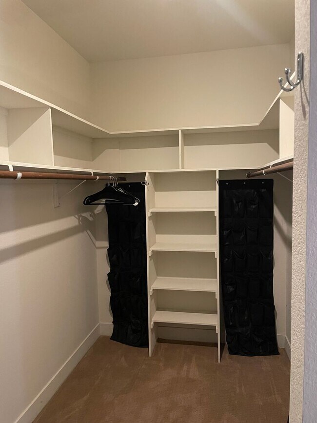 Building Photo - I STREET/22ND CORNER