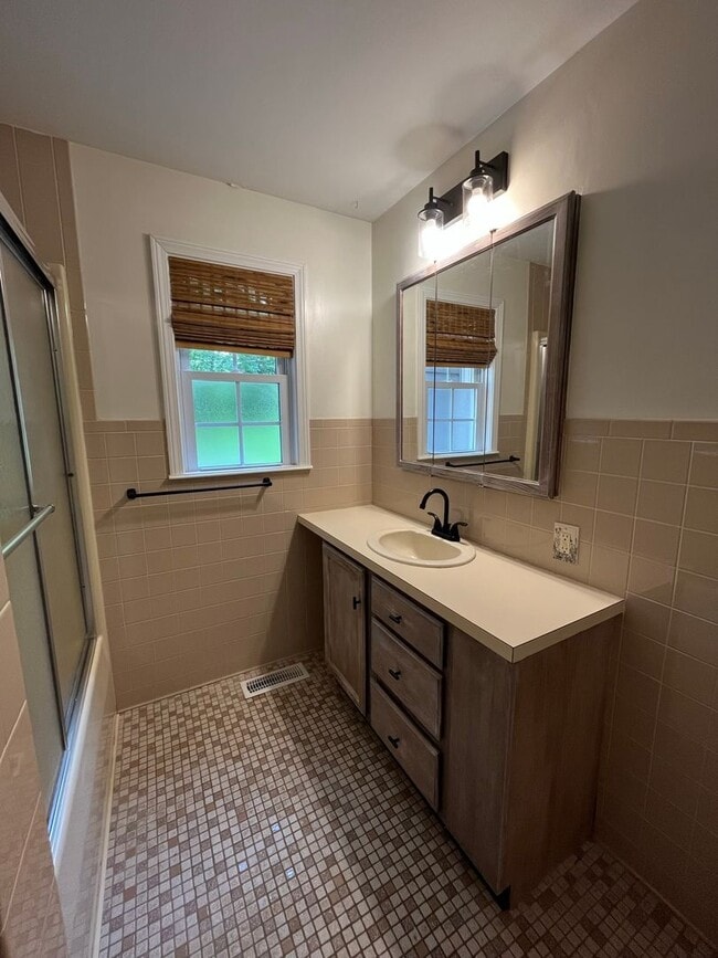 Building Photo - Charming 3-Bedroom Home in Reynoldsburg – ...