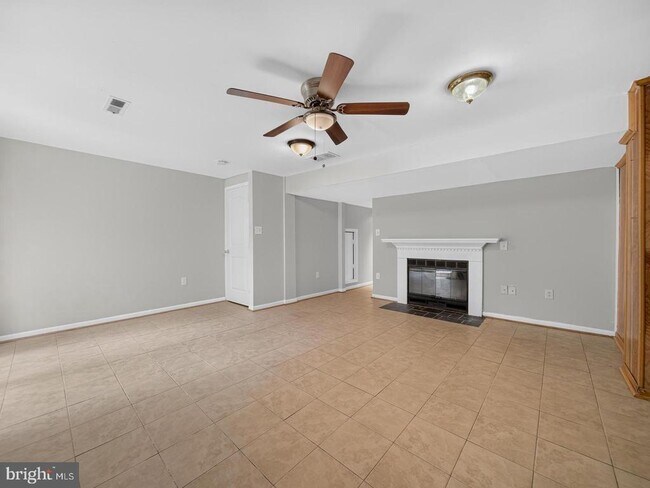 Building Photo - 15057 Cherrydale Dr