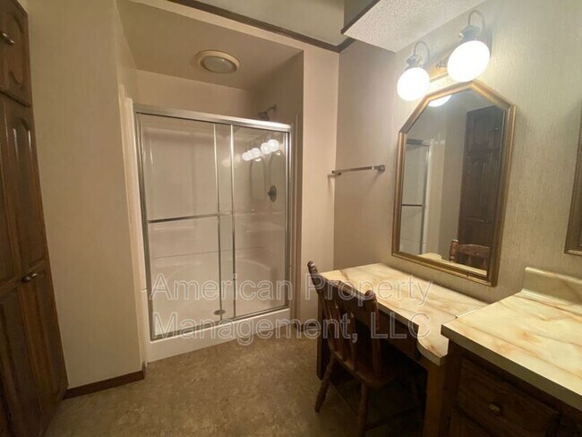 Building Photo - 714 S Marion Ave