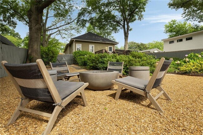 Building Photo - 28 Clay St SE