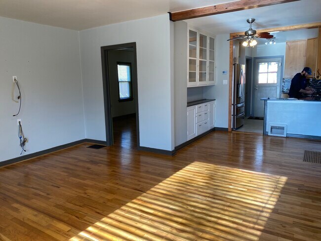 Building Photo - 1910 W Jefferson St