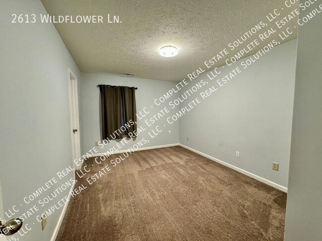 Building Photo - Move-in Special:  $300 off first months rent