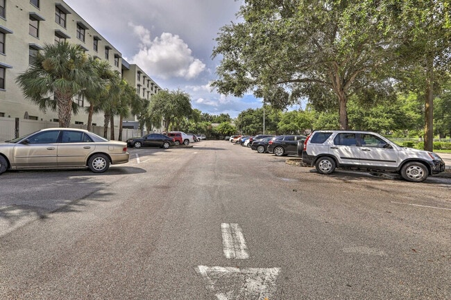 Building Photo - 701 S Madison Ave