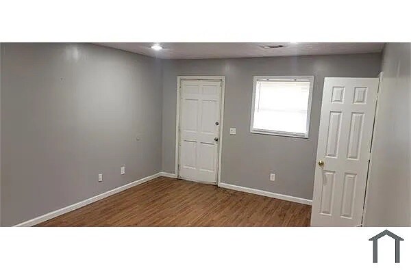 Building Photo - Room in Duplex on Glenwoods Dr