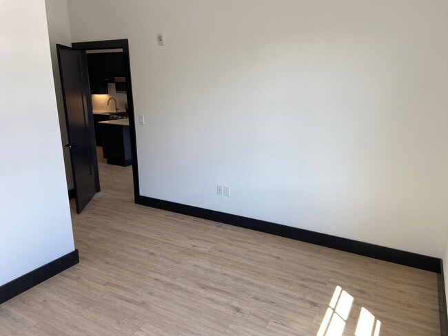 Building Photo - Beautiful one bedroom with den at Watermar...