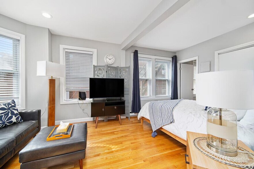 Building Photo - 350 North St