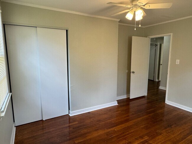 Building Photo - 3-Bedroom Classic Ranch