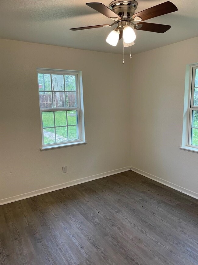 Building Photo - 9322 Nyssa St