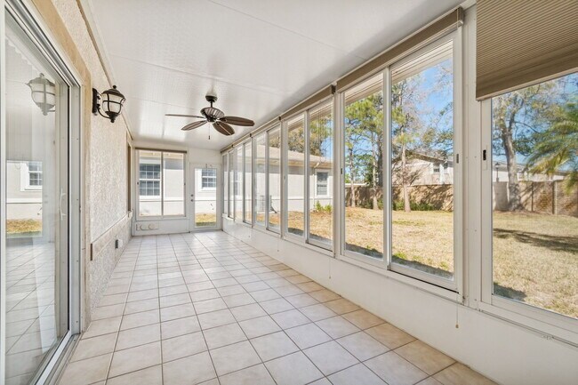 Building Photo - 2011 Villa Sites Dr
