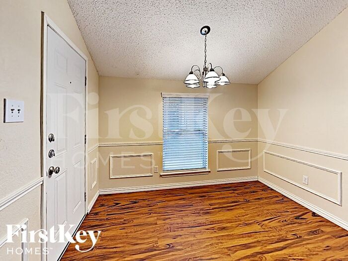 Building Photo - 504 Mockingbird Dr