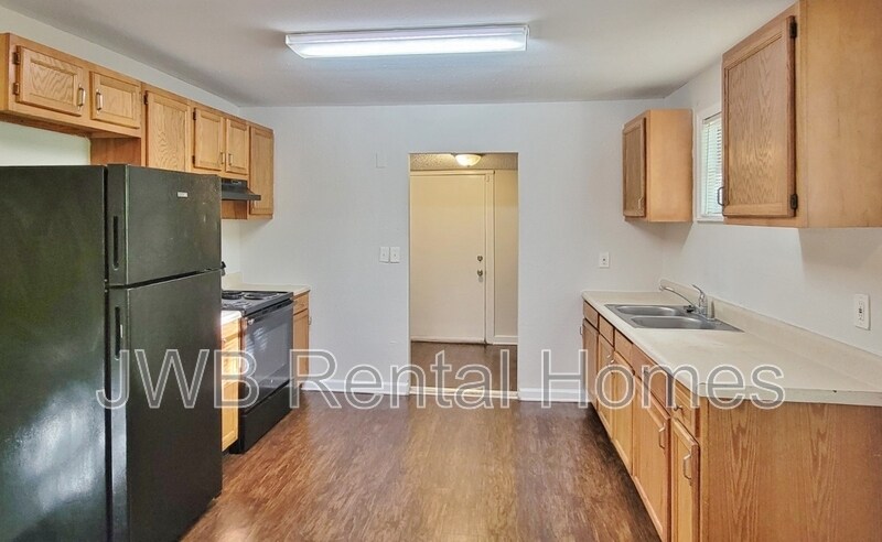 Building Photo - 8811 Eaton Ave