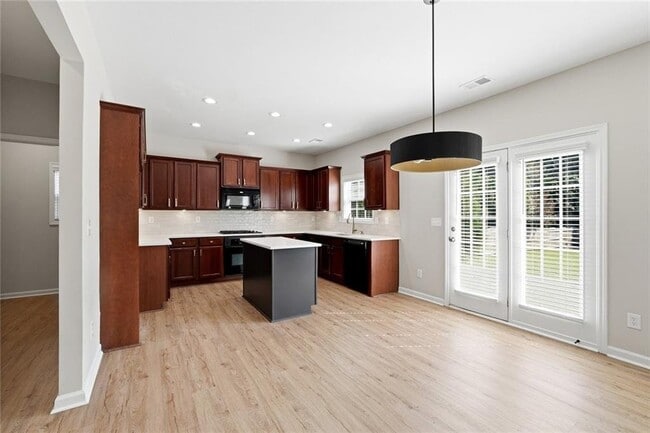 Building Photo - 2725 Blackstock Dr