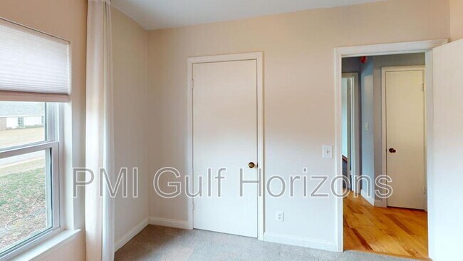 Building Photo - 4827 Birchwood Pl