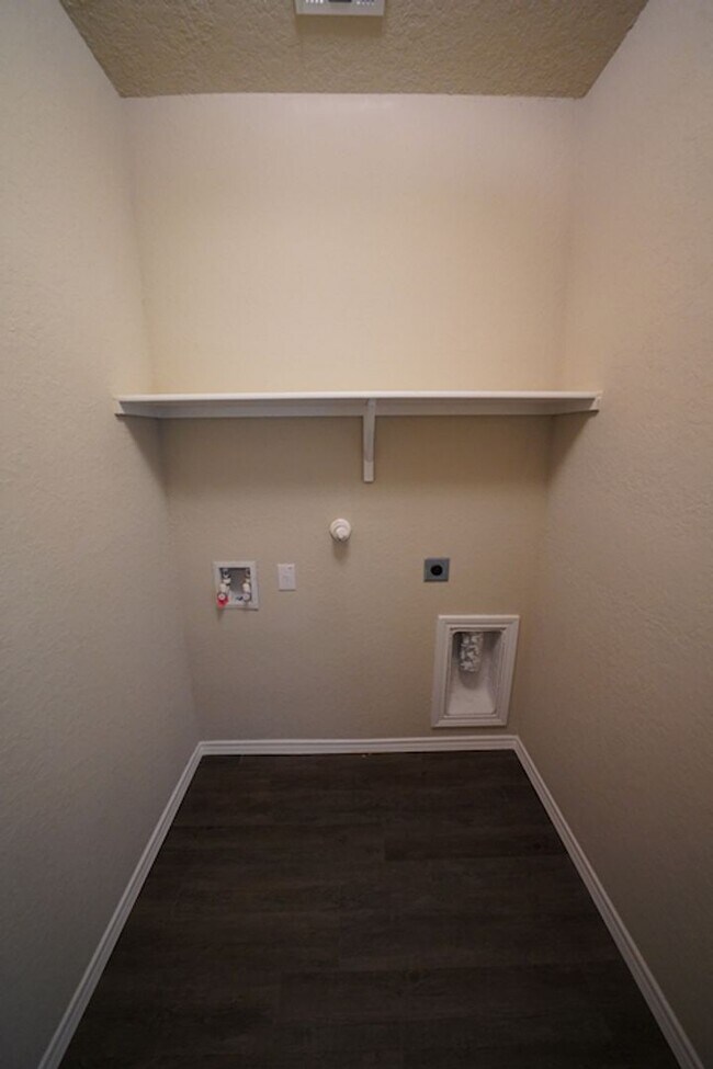 Building Photo - Lovely Home For Rent in New Braunfels, TX! - Realtor Commission: $600